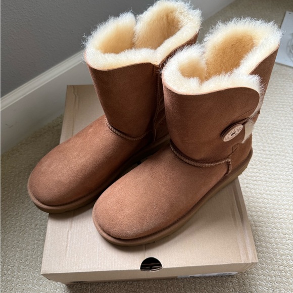 UGG Bailey Button II - Picture 4 of 9